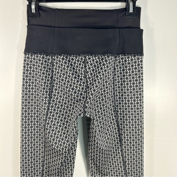 Lululemon High Waist Knit Geometric Slim Straight Pants Black Gray; Lulu Size 8 - Picture 9 of 13